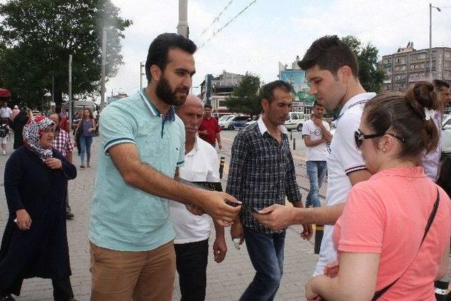 Bursa&rsquo;da Sokakta &Ccedil;alışan &Ccedil;ocuğa Para Vermenin Cezası 208 Lira 1