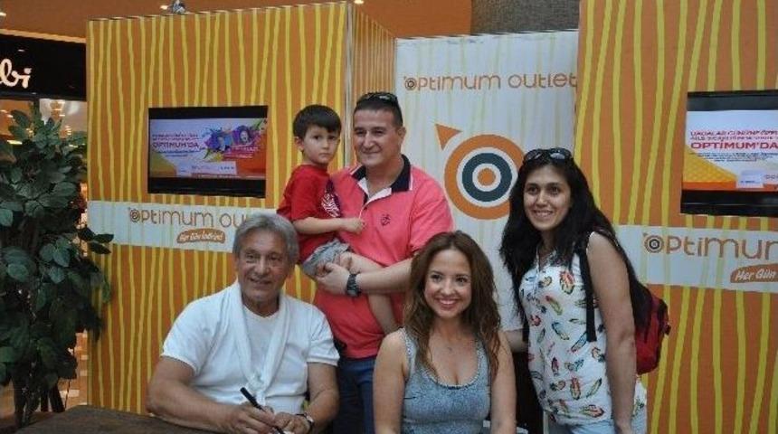 Neco Ve Kızı Ayşe &Ouml;zyılmazel İle Babalar G&uuml;n&uuml; Coşkusu