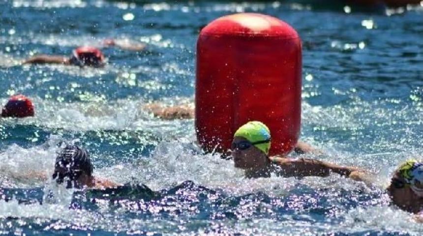 T&uuml;rkiye A&ccedil;ık Su Y&uuml;zme Şampiyonası Fo&ccedil;a'da Yapıldı