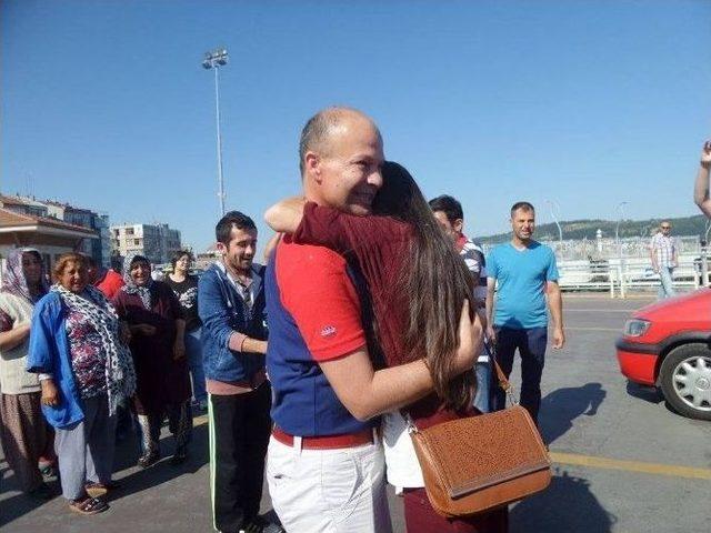 Feribot İskelesi&rsquo;nde S&uuml;rpriz Evlilik Teklifi 2