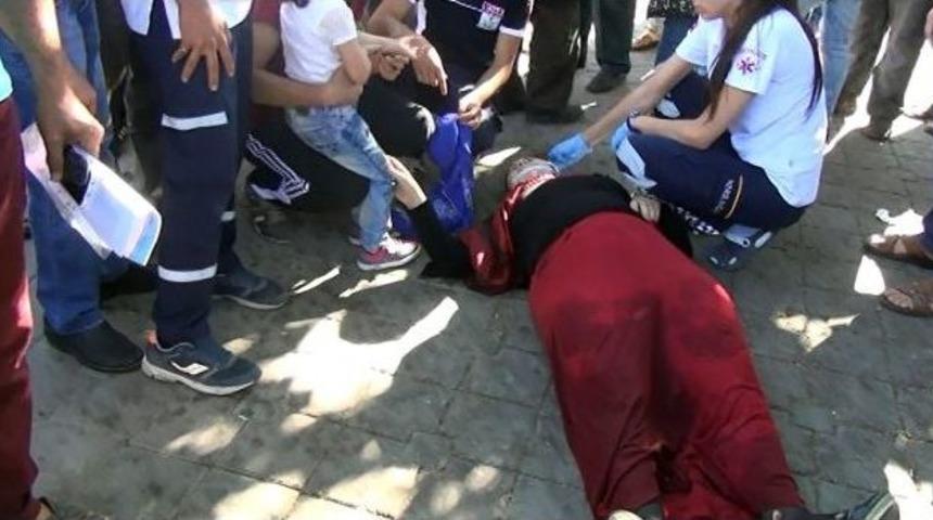 Otomobil Yolun Karşısına Ge&ccedil;meye &Ccedil;alışan Kadına &Ccedil;arptı