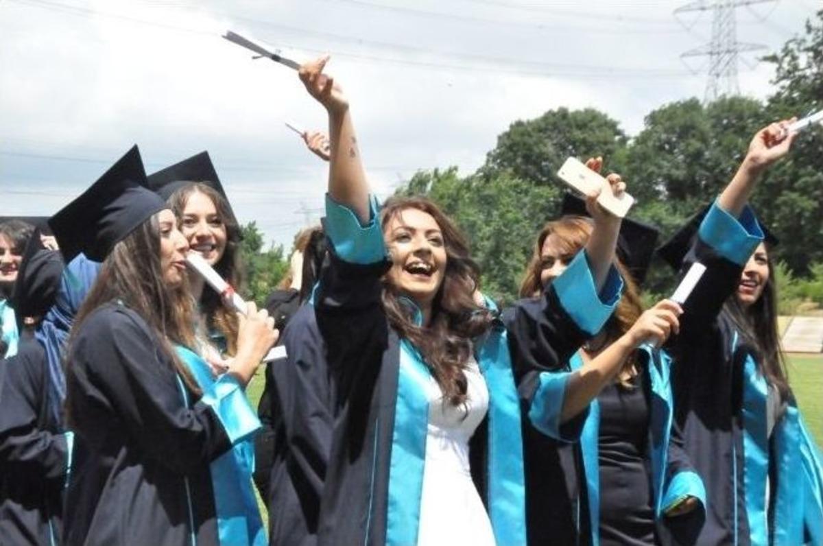 Sa&uuml;&rsquo;de Mezuniyet Coşkusu