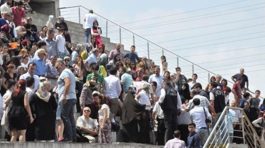 Sa&uuml; Mezuniyet T&ouml;reninde Yer Kavgası