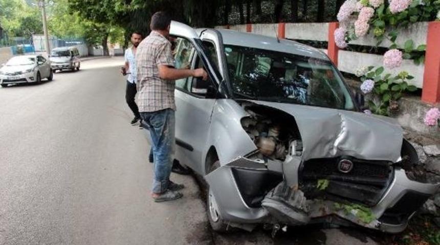 Direksiyon Başında Tansiyonu D&uuml;ş&uuml;nce Kaza Yaptı