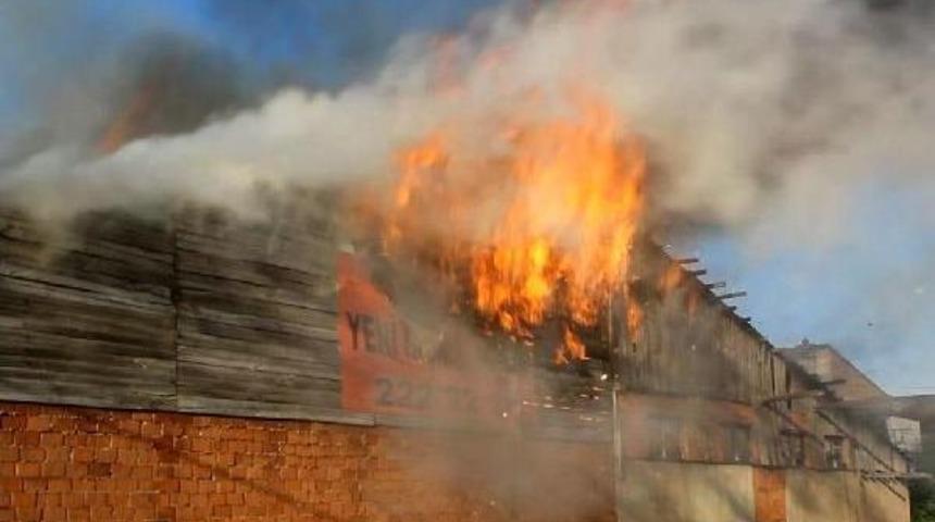 Sivas'ta Kereste Deposunda Yangın