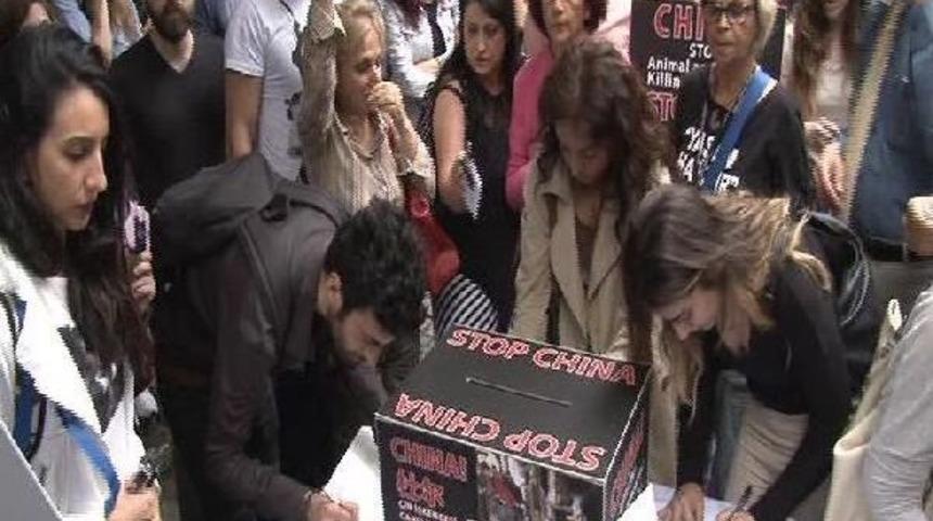 &Ccedil;in'de Yapılan "k&ouml;pek Eti Festivali" Protesto Edildi