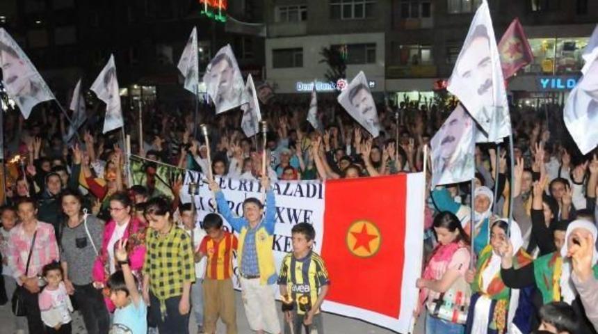 Hakkari'de '&ouml;calan'a &Ouml;zg&uuml;rl&uuml;k' Y&uuml;r&uuml;y&uuml;ş&uuml;