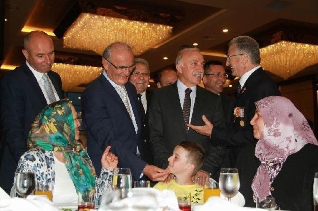 Protokol, Şehit Yakınları Ve Gaziler İle İftarda Buluştu