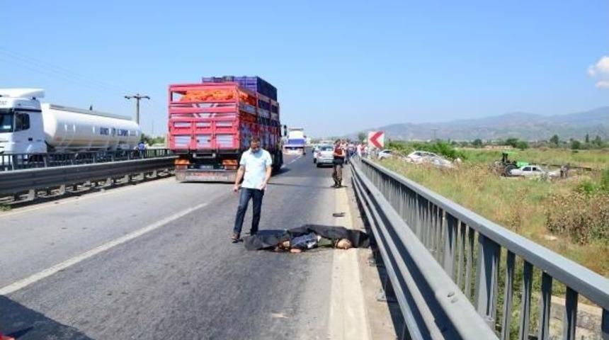 Tır Motosikletle &Ccedil;arpıştı: 1 &Ouml;l&uuml;