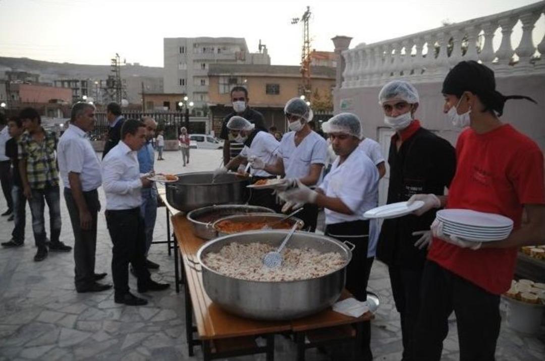 Cizre Kaymakamlığı 200 Kişilik İftar Yemeği D&uuml;zenledi