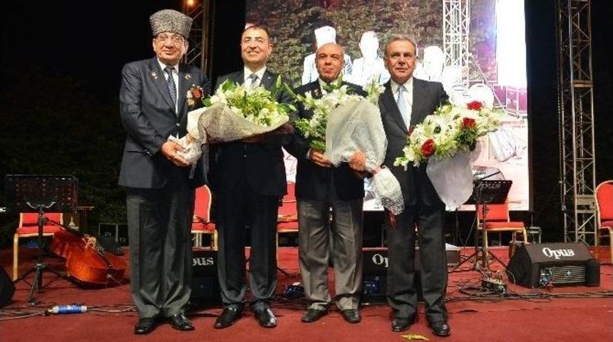 İzmir&rsquo;de Şehit Yakınlarına Ve Gazilere İftar