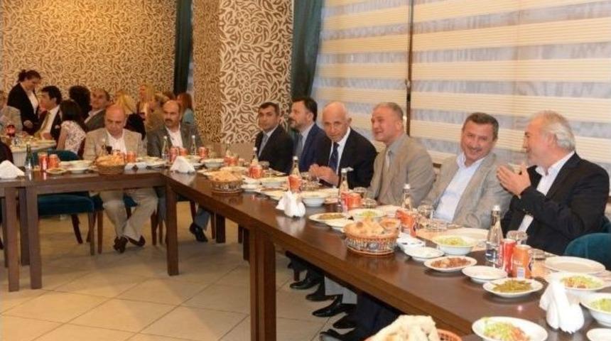 Protokol Ve İş D&uuml;nyası İftarda Buluştu