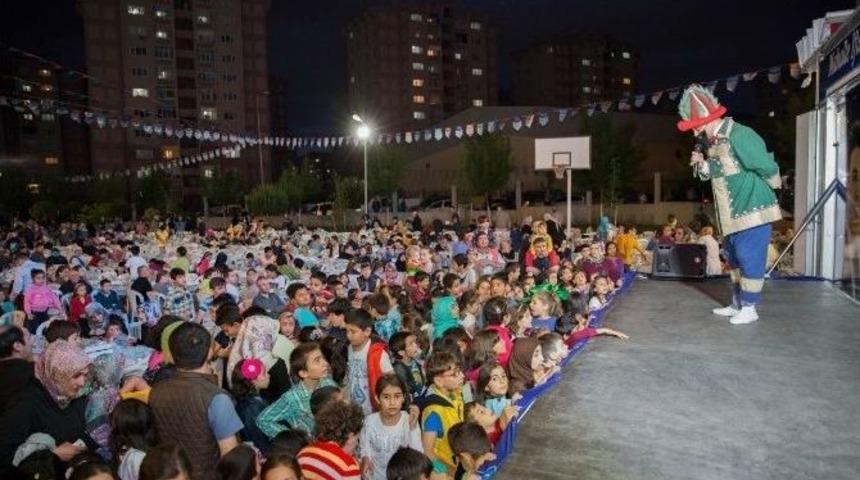 İftar Sofralarında Komşuluklar Per&ccedil;inleniyor