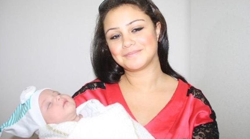 Delik Kalbiyle 2 &Ccedil;ocuk Doğurdu, Yeni Teknikle Sağlığına Kavuştu