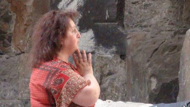 Ani Harabeleri nde Ermeni Turistin Duasına, Ezanlı Karşılık 1