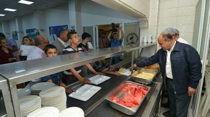 &Ccedil;iğli&rsquo;de Onlarca Kişiyi Buluşturan İftar Programı