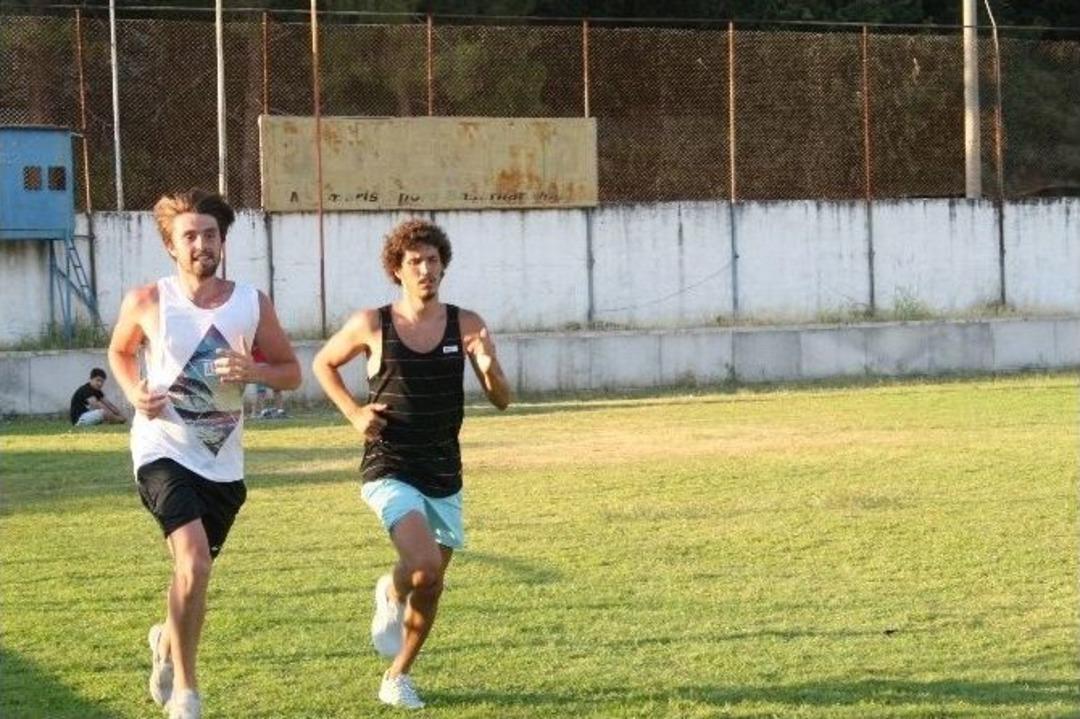 Salih U&ccedil;an &Ccedil;ocuklarla Top Oynadı