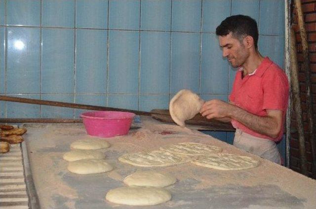 Silvanlılar Ramazan Pidesine Yoğun İlgi Gösteriyor