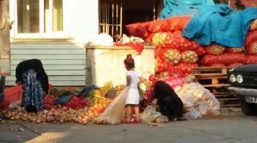 Patates Halindeki &Ccedil;&ouml;p Konteynerinde Yenilebilecek Patates Arıyorlar