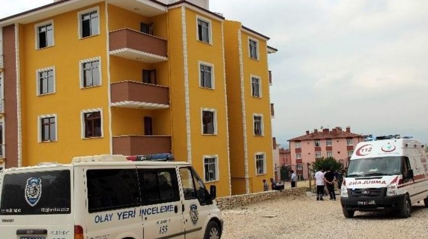 Duvar İle Asans&ouml;r Arasında Sıkışan İş&ccedil;i Hayatını Kaybetti