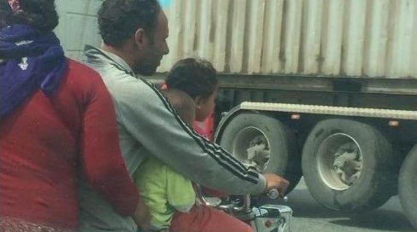 Motosiklet &Uuml;zerinde Tehlikeli Yolculuk