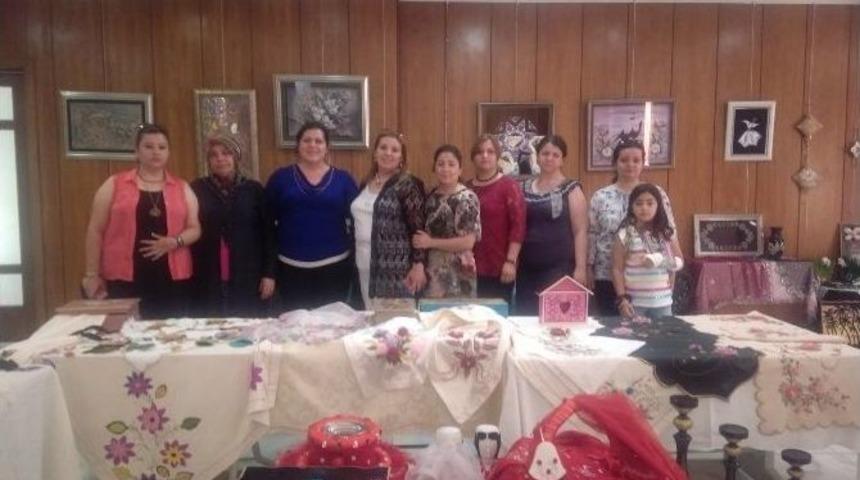 Asker Eşlerinden Sergi