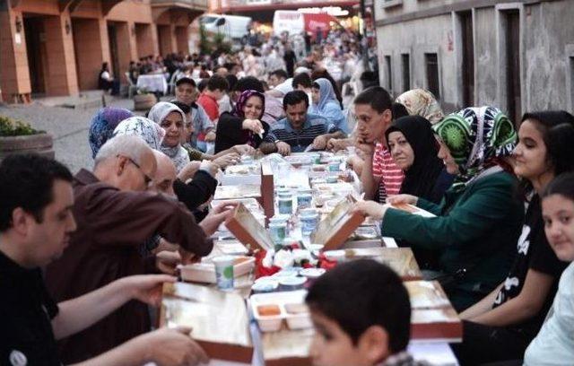 Binlerce Mahalleli ‘birlik Sofraları’nda Buluştu