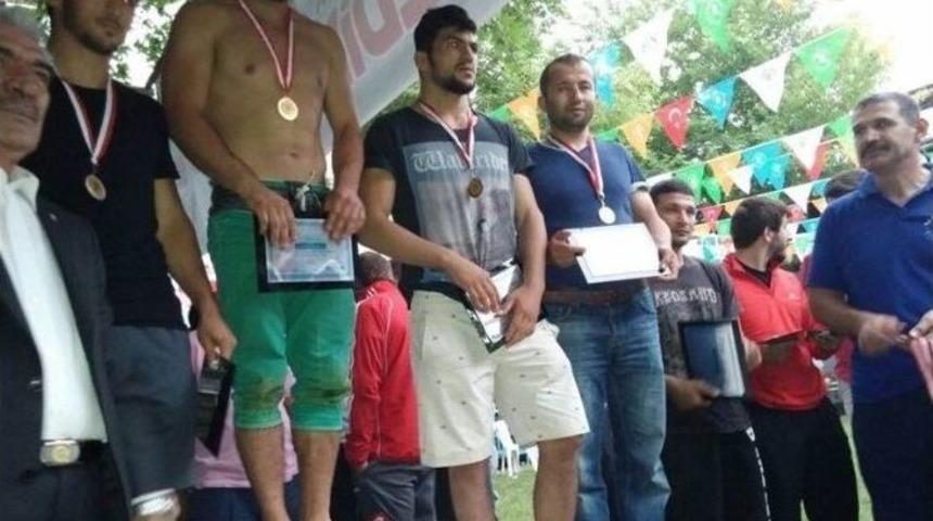 Karakucak G&uuml;reşlerinden 2 Madalya