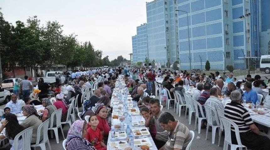 Başkan &Ccedil;elikcan İftarını Vatandaşlarla Birlikte A&ccedil;tı
