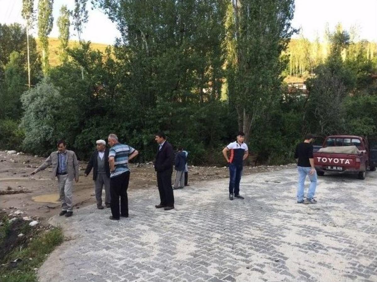 Sungurlu &Ccedil;i&ccedil;ekli K&ouml;y&uuml;n&uuml; Sel Vurdu