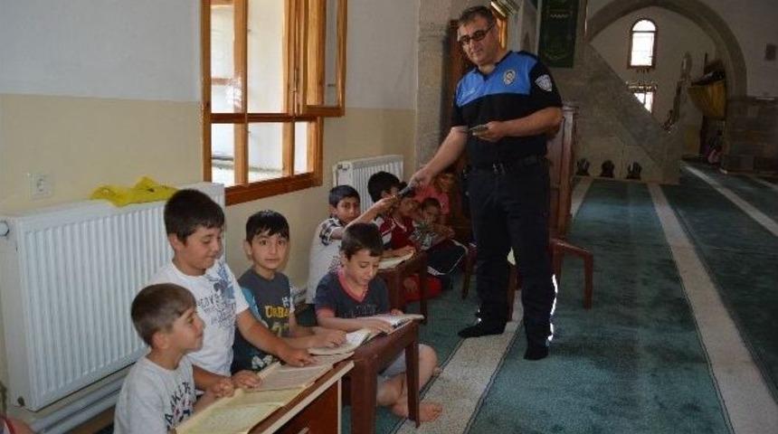 Polisler Kur&rsquo;an Kurslarını Ziyaret Etti