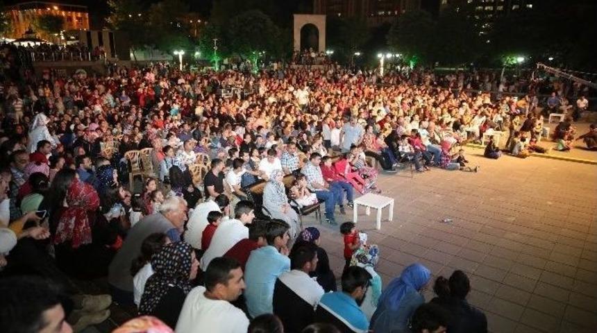 Ramazan Sokağı&rsquo;nda Sufi Mehter R&uuml;zgarı