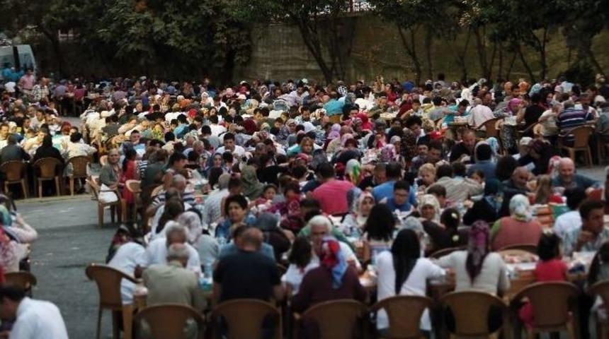 Komşuları Kaynaştıran İftar