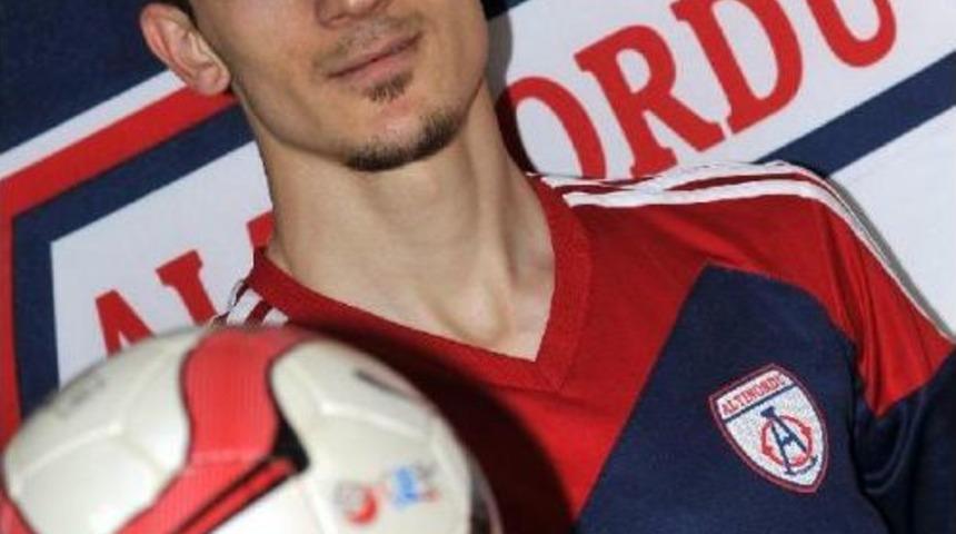 Altınordu'da Emre Imzaladı