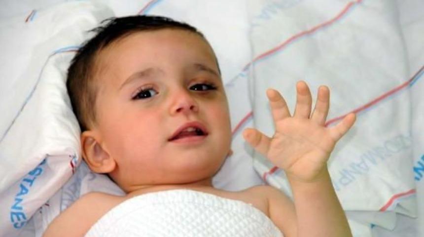 3'&uuml;nc&uuml; Kattan D&uuml;şen 2 Yaşındaki Mehmet Akif Hayata Tutundu