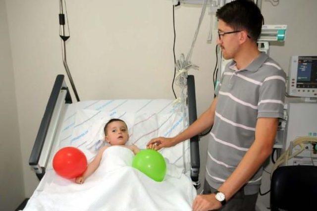 3 &uuml;nc&uuml; Kattan D&uuml;şen 2 Yaşındaki Mehmet Akif Hayata Tutundu 1