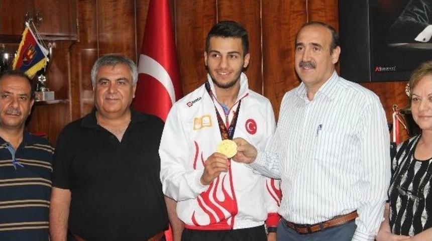 Burak Uygur, Fındıklı&rsquo;yı Ziyaret Etti