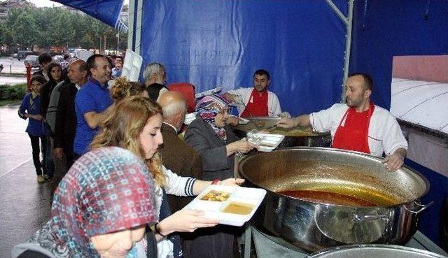 Kastamonu Belediyesi, 2 Bin Kişiye İftar Verdi