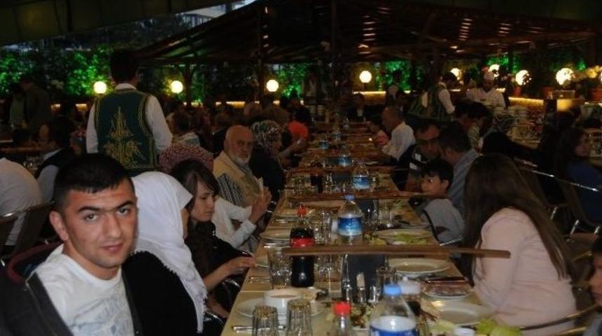 Belediye Başkanı Akdoğan Şehit Aileleriyle Birlikte İftar Yaptı