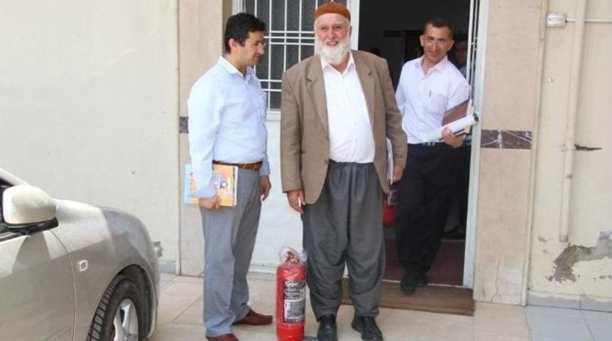 Silopi&rsquo;de Camilere Yangın T&uuml;p&uuml; Dağıtıldı