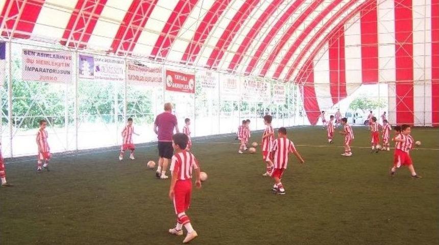 Korkuteli&rsquo;nde Yaz Futbol Okulu Kayıtları Başladı