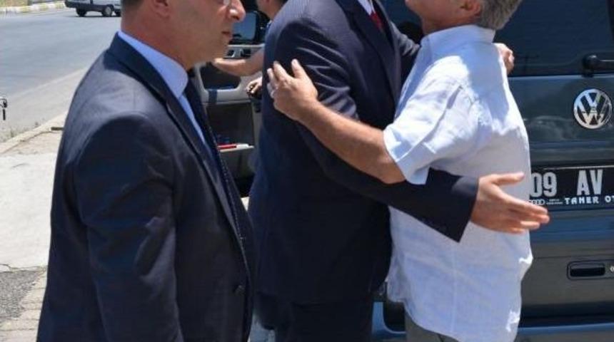 Feyzioğlu'ndan Oğlu &Ouml;len Avukata Taziye Ziyareti