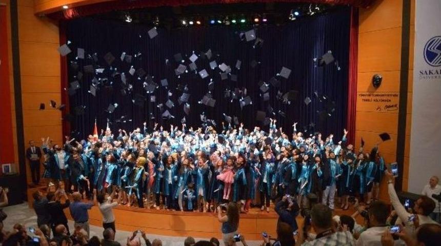 Bilgisayar Ve Bilişim Bilimleri Fak&uuml;ltesi İlk Mezunlarını Verdi