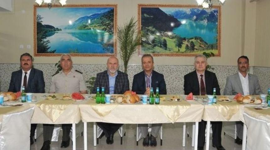 Vali G&uuml;ner İftarını Huzur Evi Sakinleriyle Yaptı