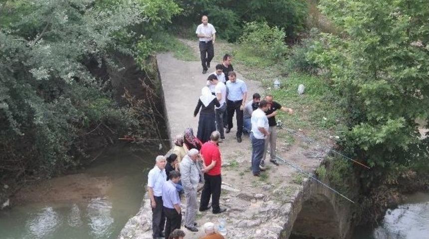 Balık Tutarken Elektrik Akımına Kapıldı