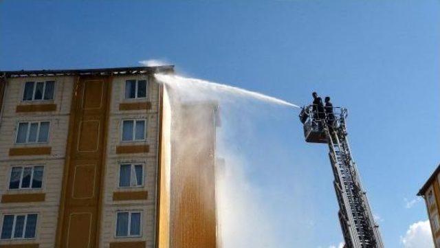 Elazığ'da Apartman Çatısında Yangın Paniği