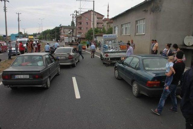 Tüp Aracına Çarpan Otomobil Takla Attı: 2 Yaralı