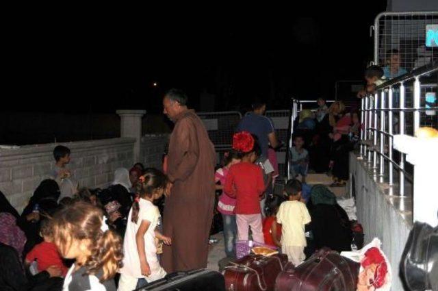 Suriye den Kaçan 200 Türkmen Türkiye de Iftar Açtı 3