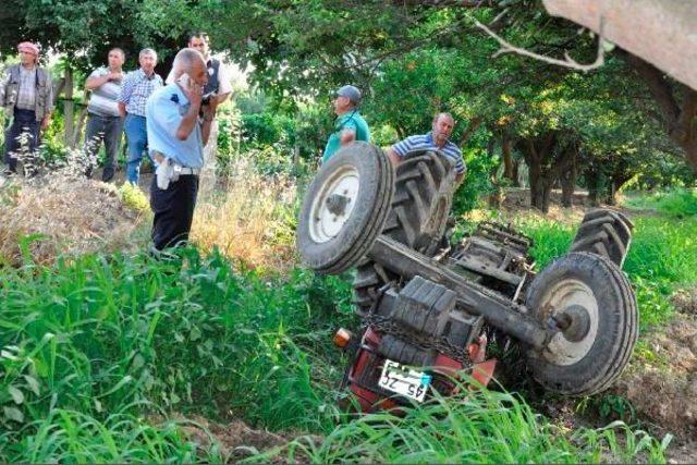 Yarım Metrelik Şarampolde Devrilen Traktörün Altında Kalarak Öldü