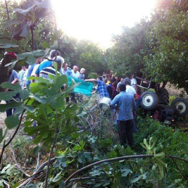 Yarım Metrelik Şarampolde Devrilen Traktörün Altında Kalarak Öldü